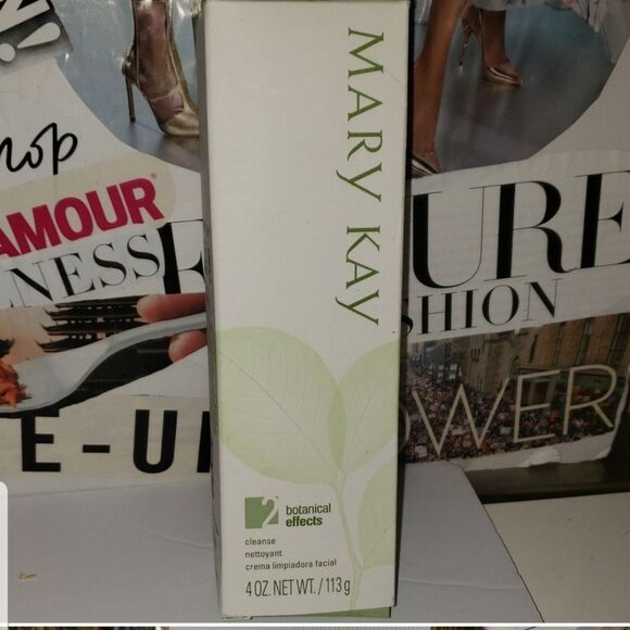 Mary Kay Botanical Effects Cleanse - Green and White - Picture 1 of 1